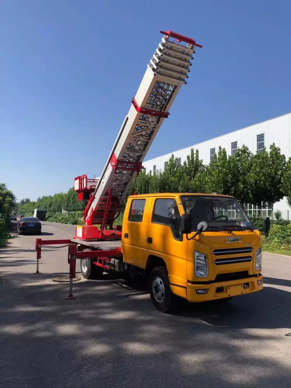 浠水附近的云梯车出租服务：轻松解决高空作业需求